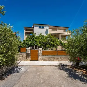 apartmani-mirela-banjole.in-istria.net/